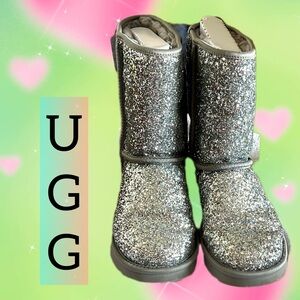 🩶 UGG Silver Glitter Boots